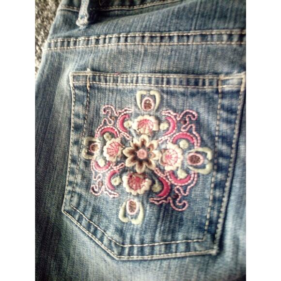 Jeans Size 3 Juniors Flower's In The Back Pockets Pre Owned - Picture 9 of 12